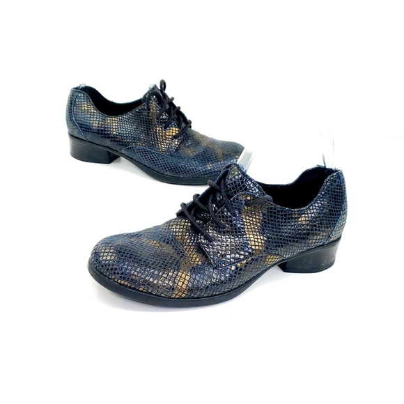 Born Shoes - Born reptile print lace up oxfords sz 8/38